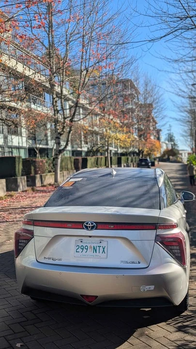 2016 Toyota Mirai - Image 6 of 8