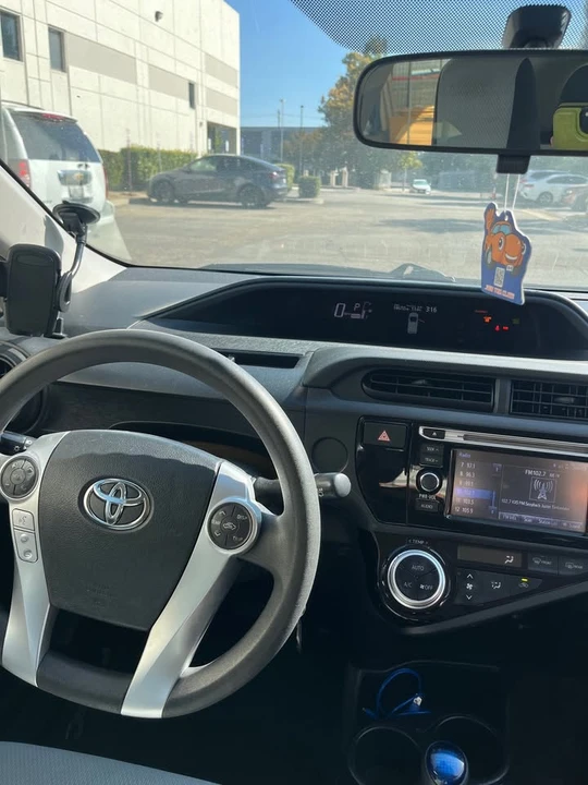 2016 Toyota Prius - Image 10 of 12