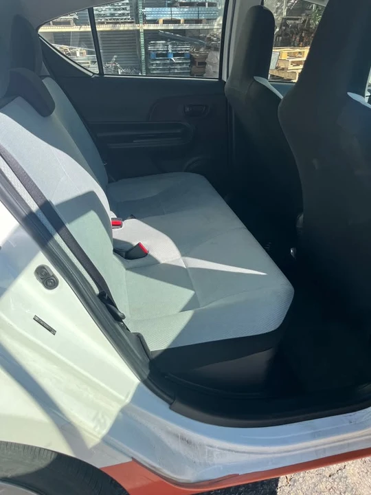 2016 Toyota Prius - Image 8 of 12