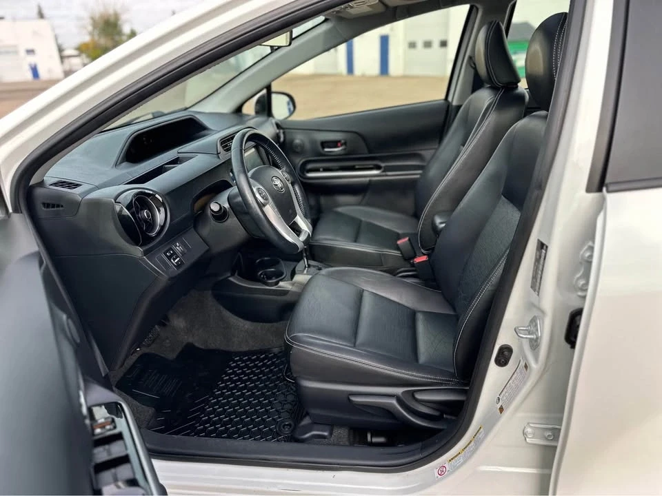 2016 Toyota Prius - Image 15 of 20