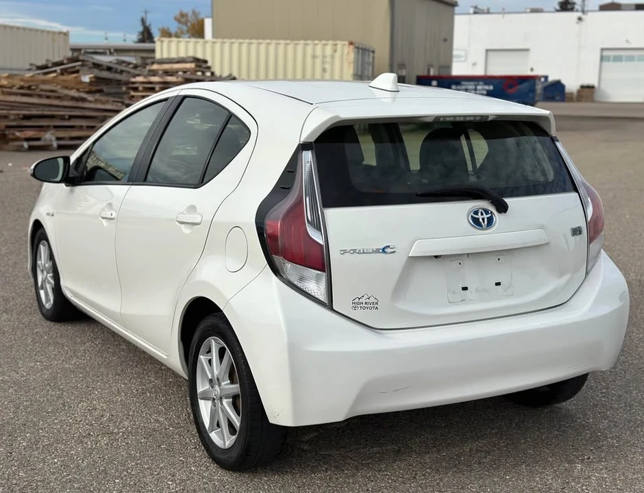 2016 Toyota Prius - Image 9 of 20