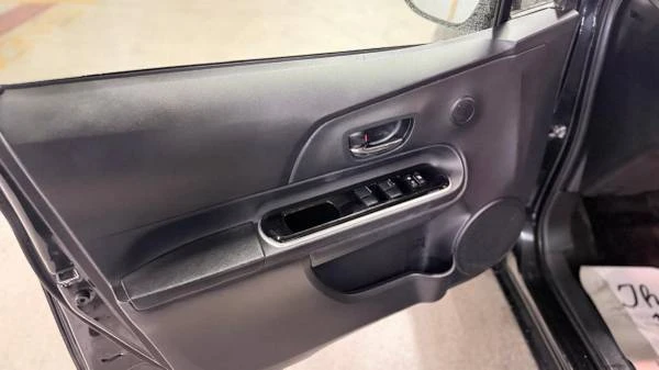 2016 Toyota Prius - Image 9 of 10