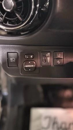 2016 Toyota Prius - Image 7 of 10