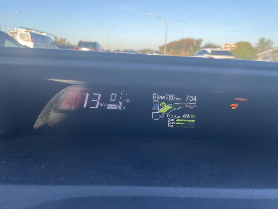 2016 Toyota Prius - Image 14 of 17