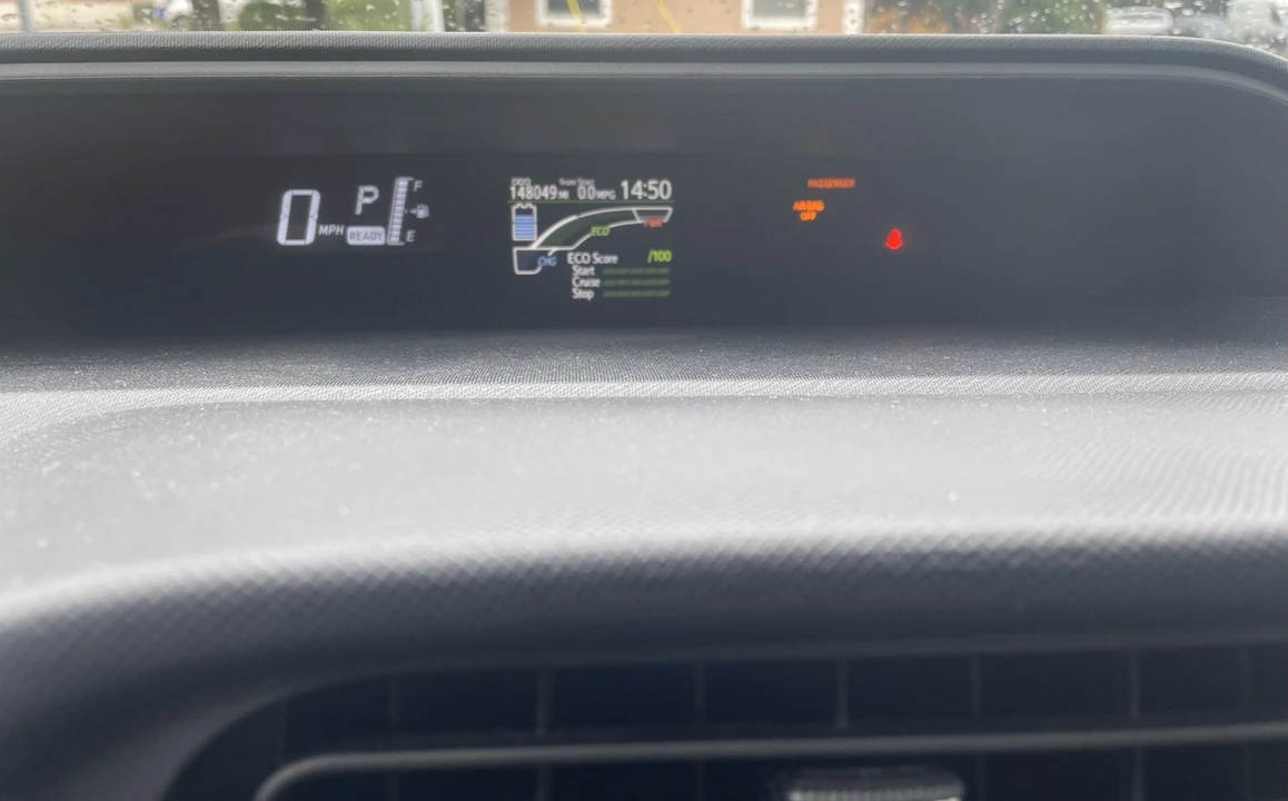 2016 Toyota Prius - Image 11 of 17