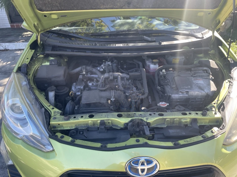 2016 Toyota Prius - Image 15 of 17