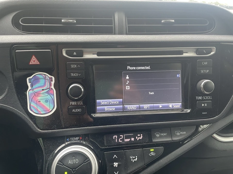 2016 Toyota Prius - Image 12 of 17