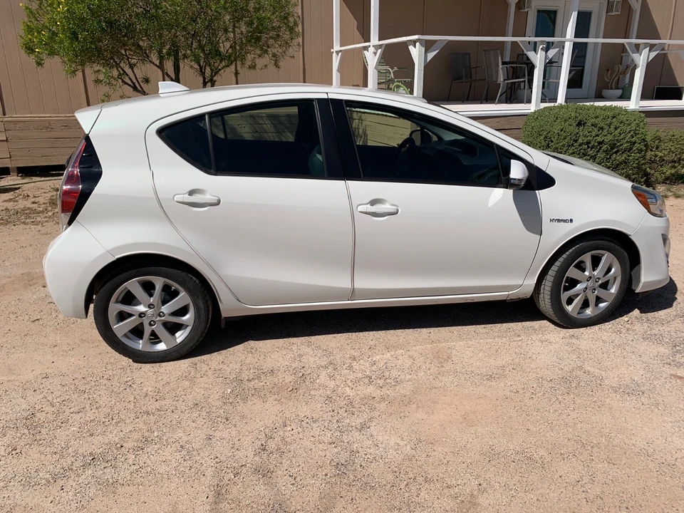 2016 Toyota Prius - Image 7 of 18