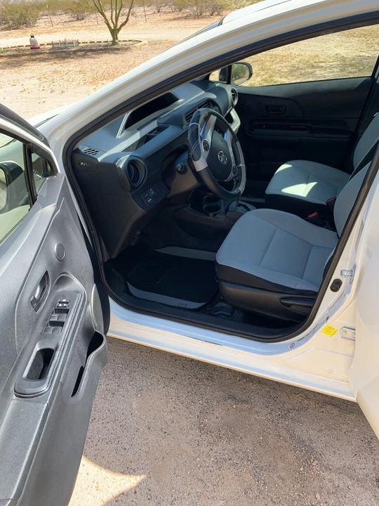 2016 Toyota Prius - Image 14 of 18