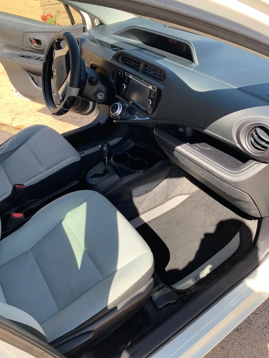 2016 Toyota Prius - Image 15 of 18