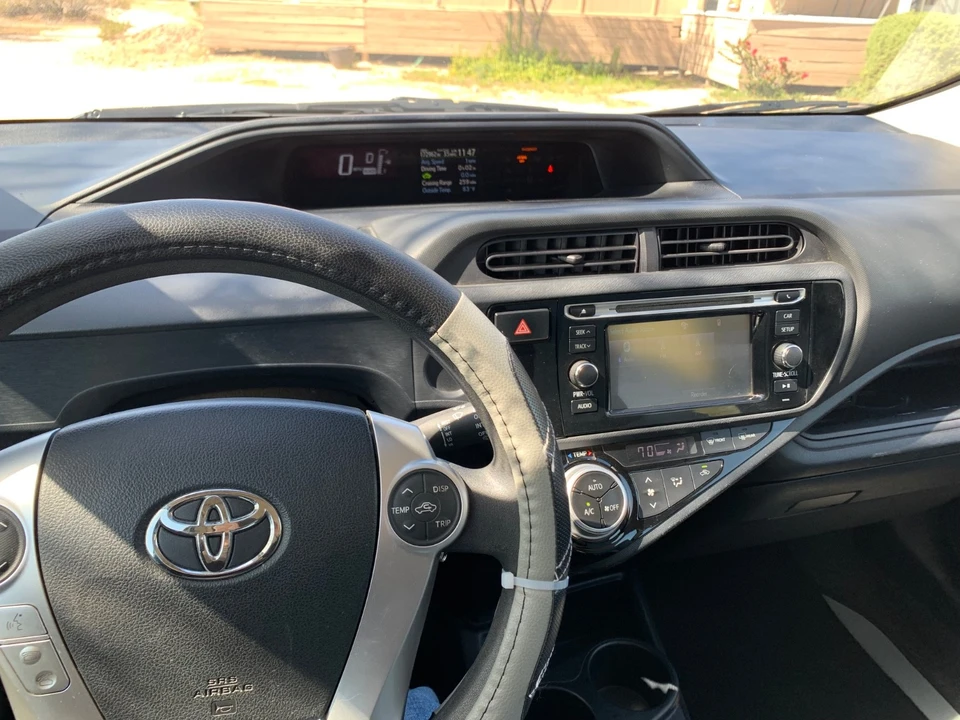 2016 Toyota Prius - Image 17 of 18