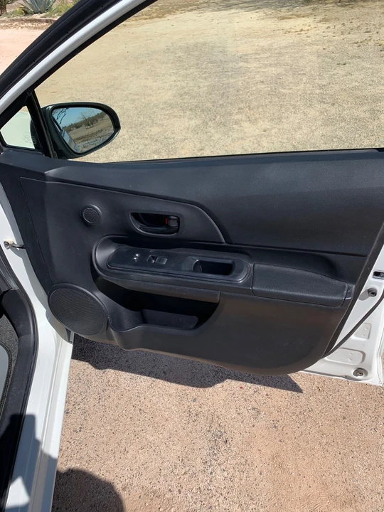 2016 Toyota Prius - Image 16 of 18