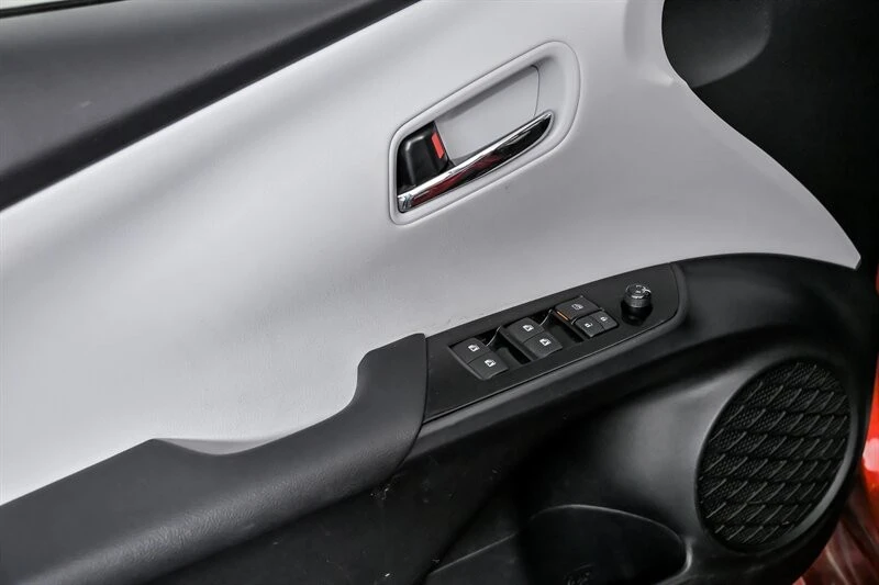 2016 Toyota Prius 4th Gen - Image 15 of 21