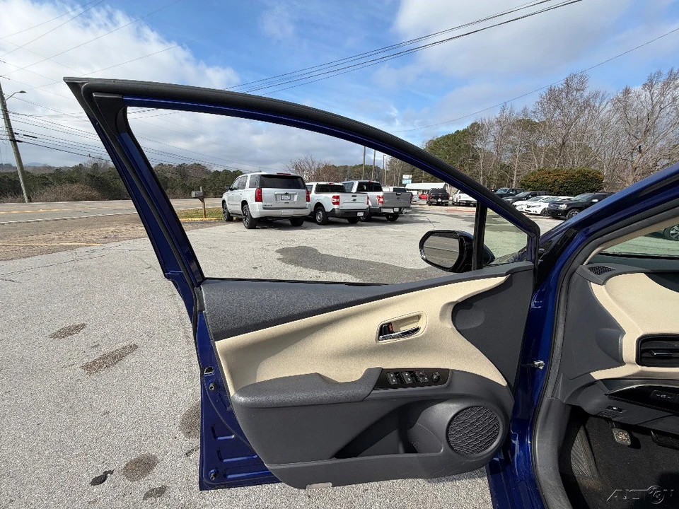 2016 Toyota Prius 4th Gen - Image 9 of 12