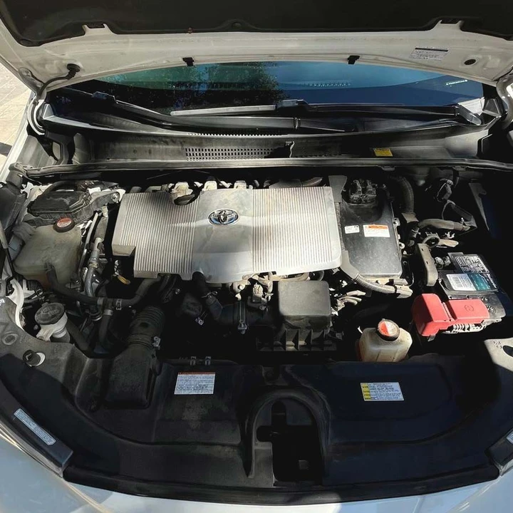2016 Toyota Prius 4th Gen - Image 12 of 21