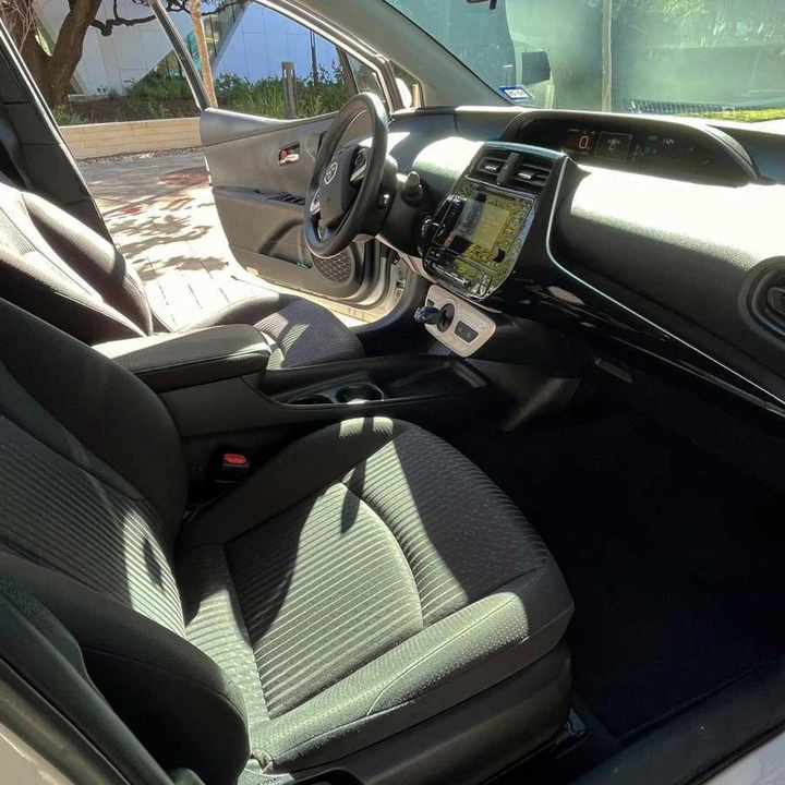 2016 Toyota Prius 4th Gen - Image 20 of 21