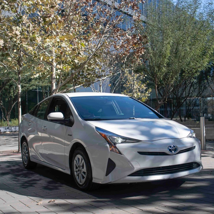 2016 Toyota Prius 4th Gen - Image 2 of 21