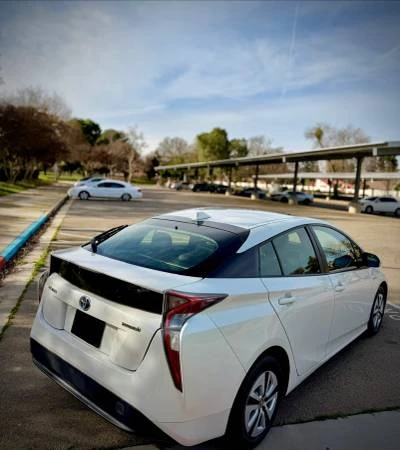 2016 Toyota Prius 4th Gen - Image 4 of 11