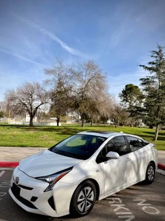 2016 Toyota Prius 4th Gen - Image 2 of 11