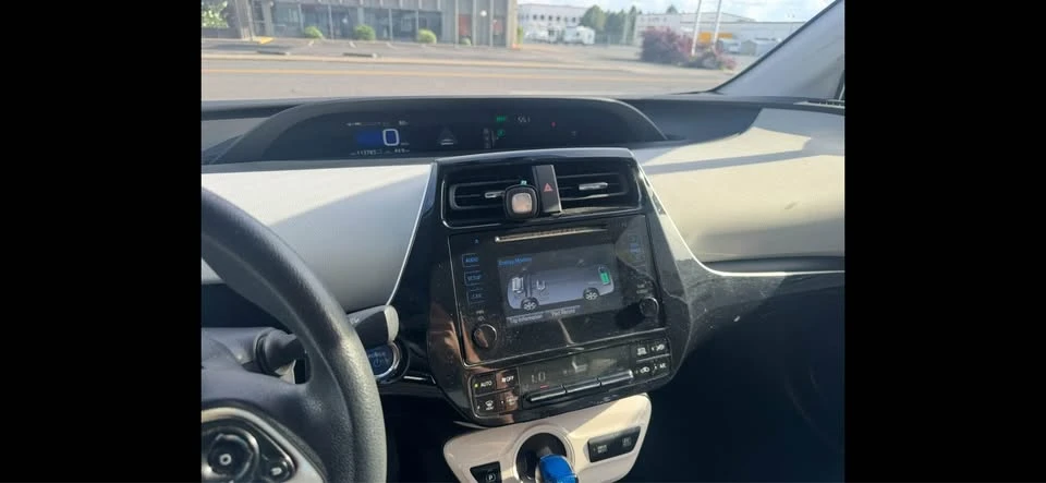 2016 Toyota Prius 4th Gen - Image 8 of 9