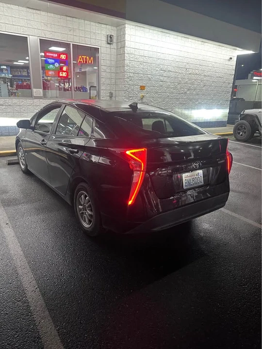 2016 Toyota Prius 4th Gen - Image 2 of 11