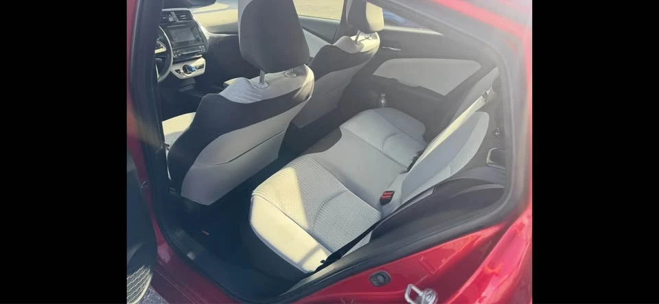 2016 Toyota Prius 4th Gen - Image 6 of 9