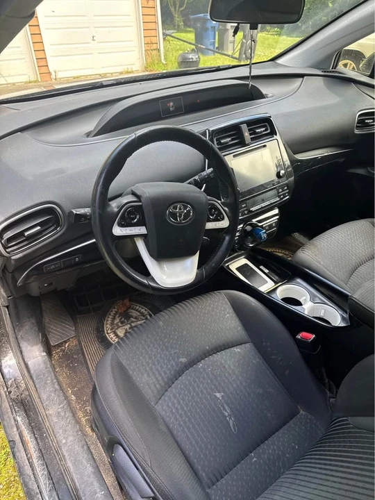 2016 Toyota Prius 4th Gen - Image 9 of 11