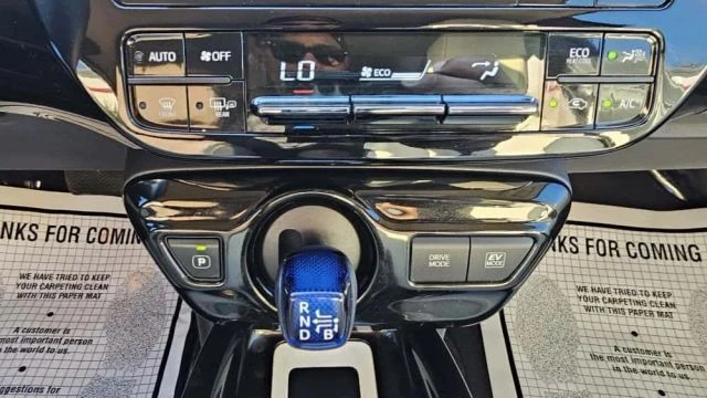2016 Toyota Prius 4th Gen - Image 17 of 21