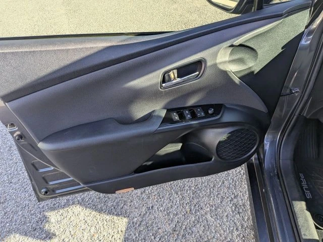 2016 Toyota Prius 4th Gen - Image 15 of 20