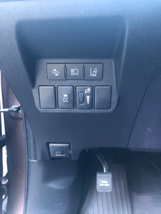 2016 Toyota Prius 4th Gen - Image 14 of 20