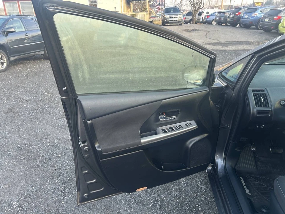 2016 Toyota Prius 4th Gen - Image 14 of 21