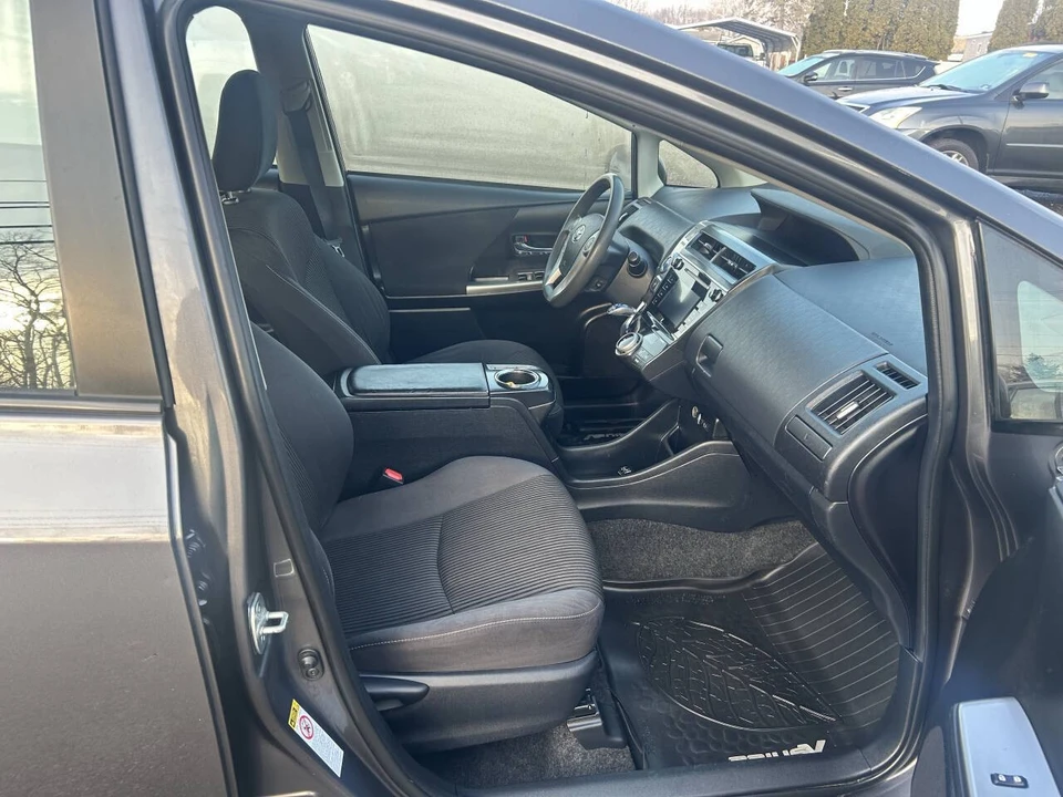 2016 Toyota Prius 4th Gen - Image 18 of 21