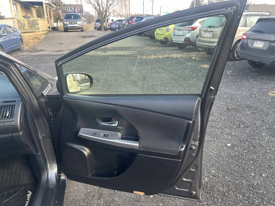 2016 Toyota Prius 4th Gen - Image 17 of 21