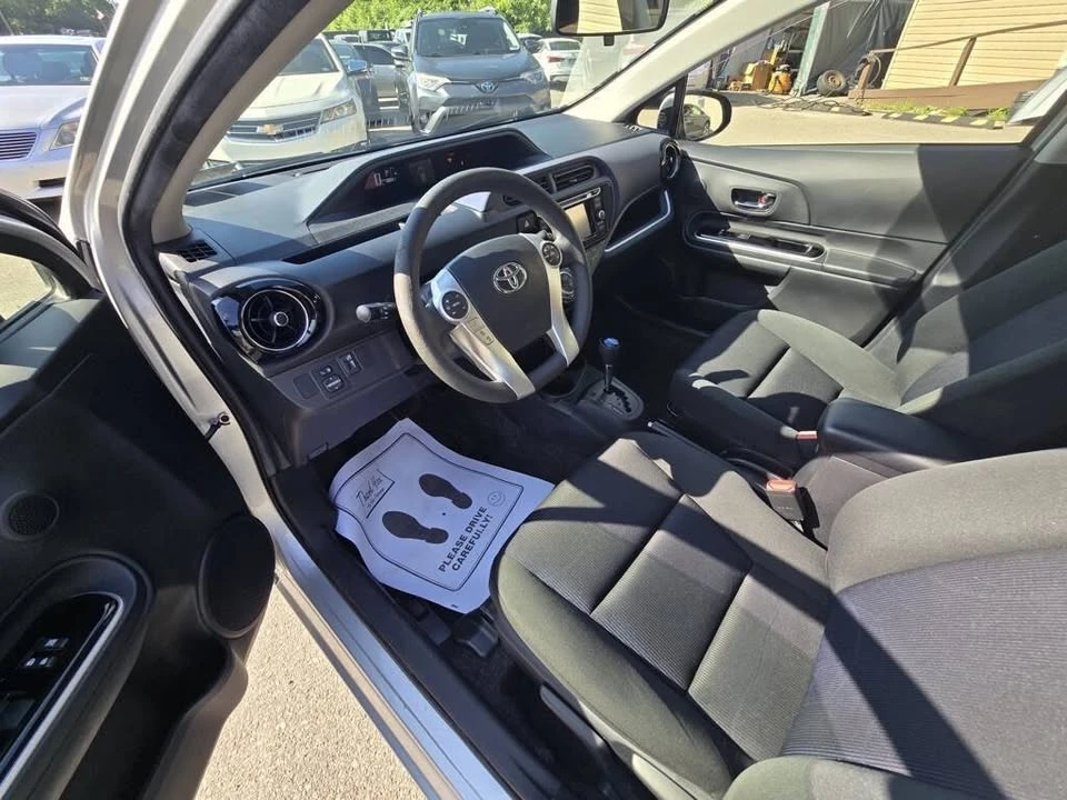 2016 Toyota Prius - Image 9 of 10