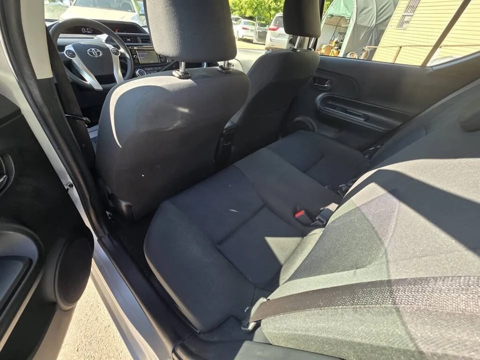 2016 Toyota Prius - Image 6 of 10