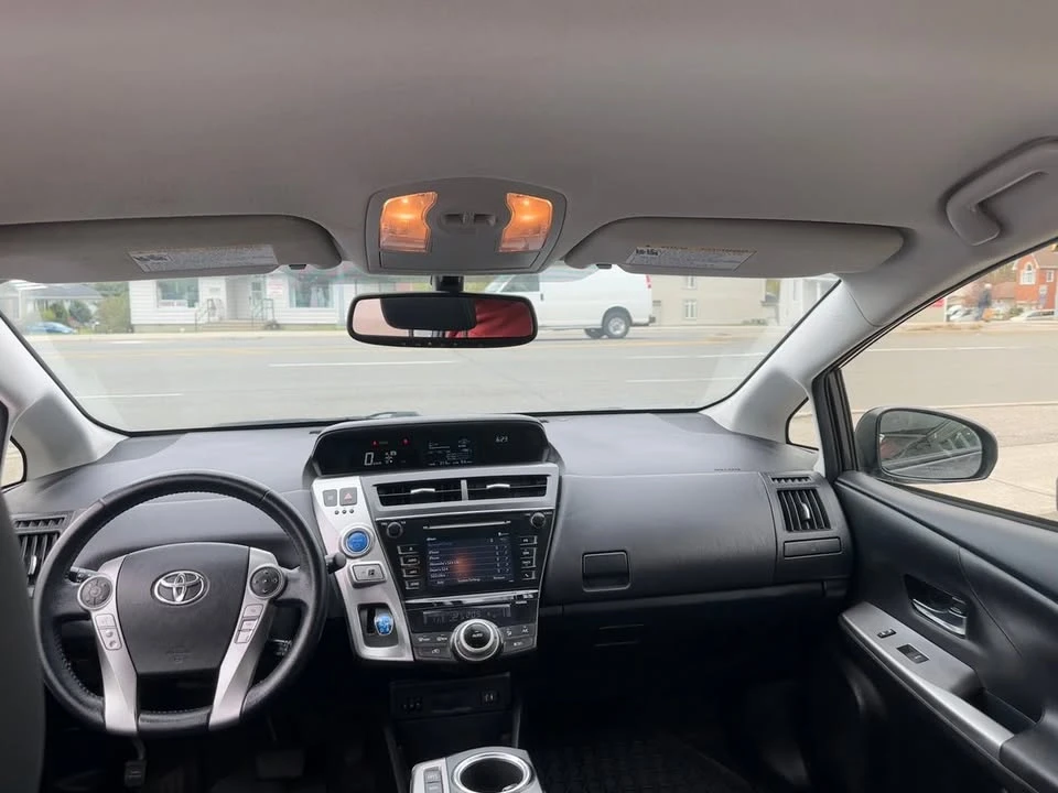 2016 Toyota Prius 4th Gen - Image 9 of 15