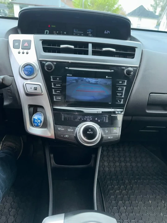 2016 Toyota Prius 4th Gen - Image 13 of 15