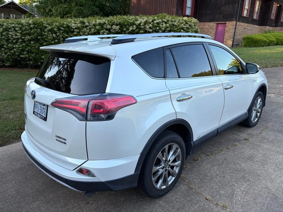 2016 Toyota RAV4 4th Gen - Image 2 of 12