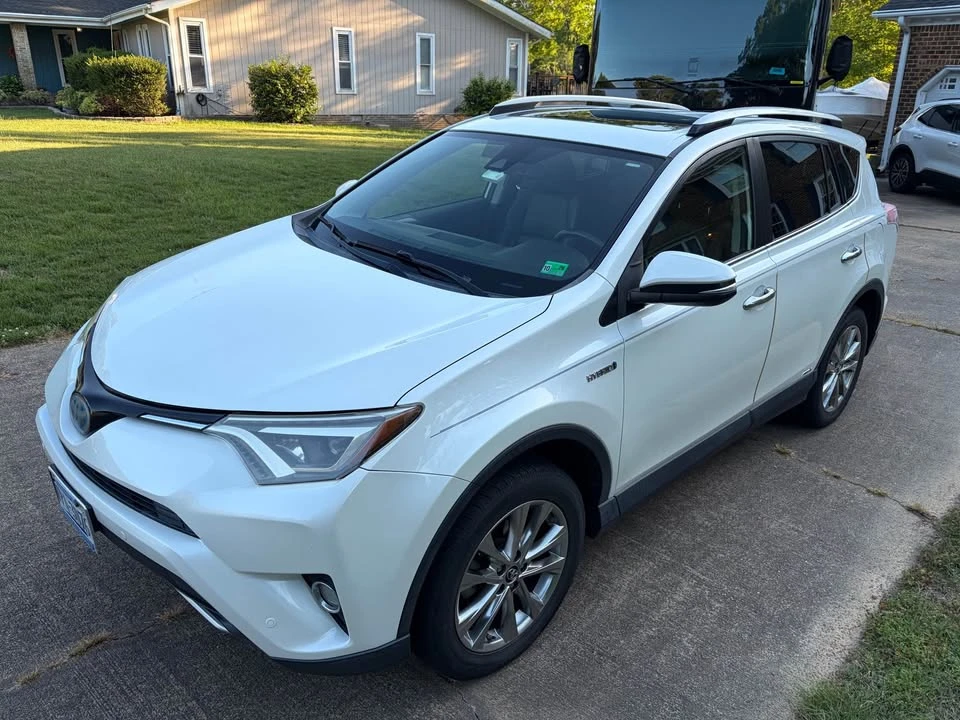 2016 Toyota RAV4 4th Gen - Image 4 of 12