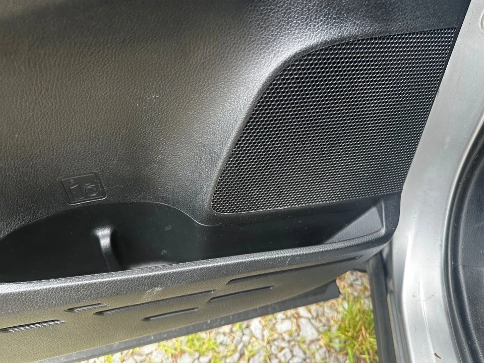 2016 Toyota RAV4 4th Gen - Image 12 of 31