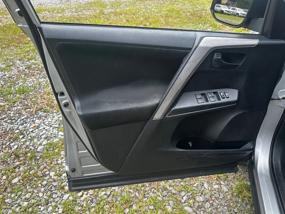 2016 Toyota RAV4 4th Gen - Image 9 of 31