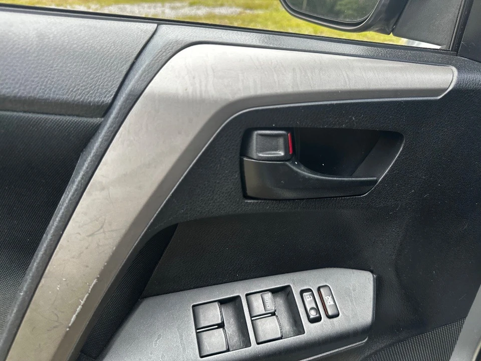 2016 Toyota RAV4 4th Gen - Image 10 of 31
