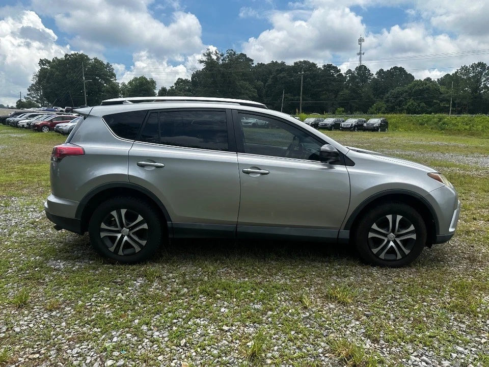 2016 Toyota RAV4 4th Gen - Image 4 of 31