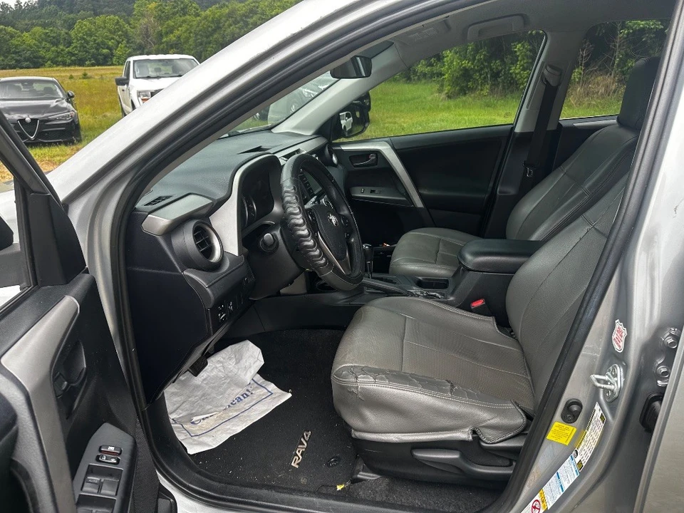 2016 Toyota RAV4 4th Gen - Image 14 of 31