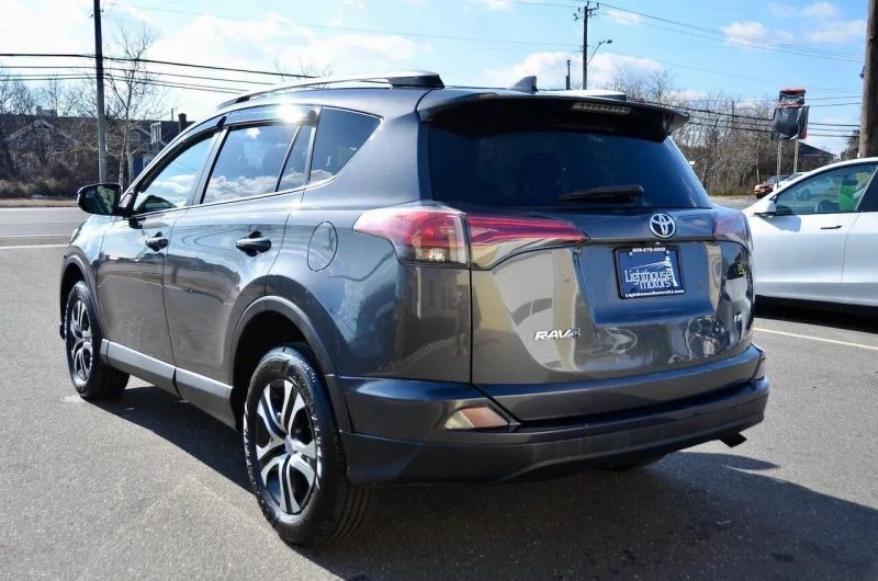 2016 Toyota RAV4 4th Gen - Image 7 of 12