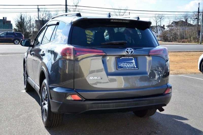 2016 Toyota RAV4 4th Gen - Image 8 of 12