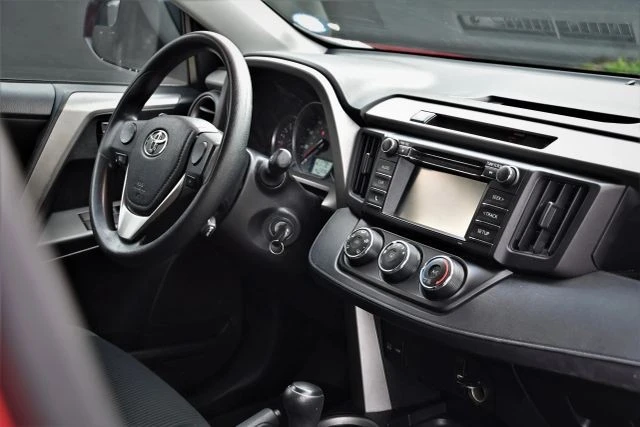 2016 Toyota RAV4 4th Gen - Image 10 of 17