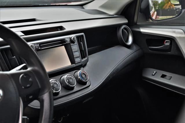 2016 Toyota RAV4 4th Gen - Image 9 of 17