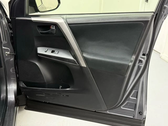2016 Toyota RAV4 4th Gen - Image 26 of 31