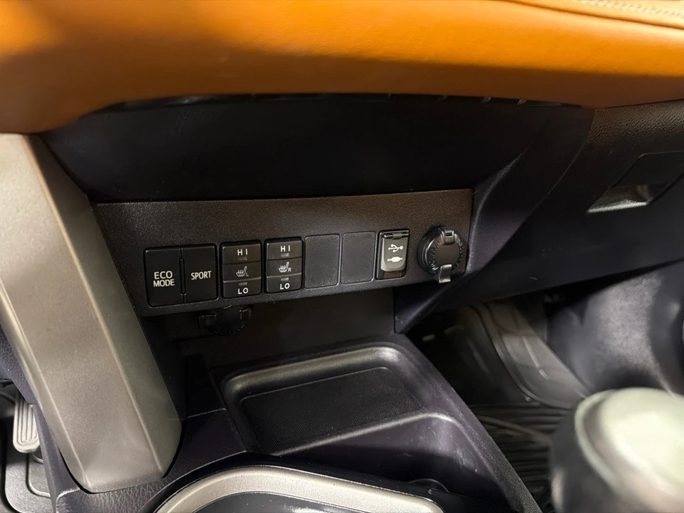 2016 Toyota RAV4 4th Gen - Image 17 of 21